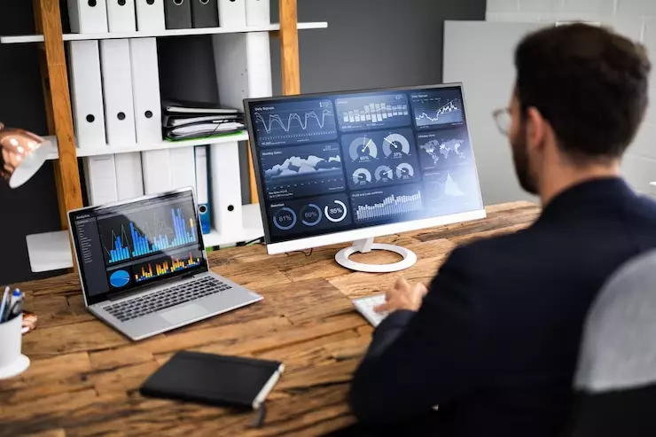 analyste-tableaux-bord-donnees-kpi-business-analytics-1016675-3719.webp