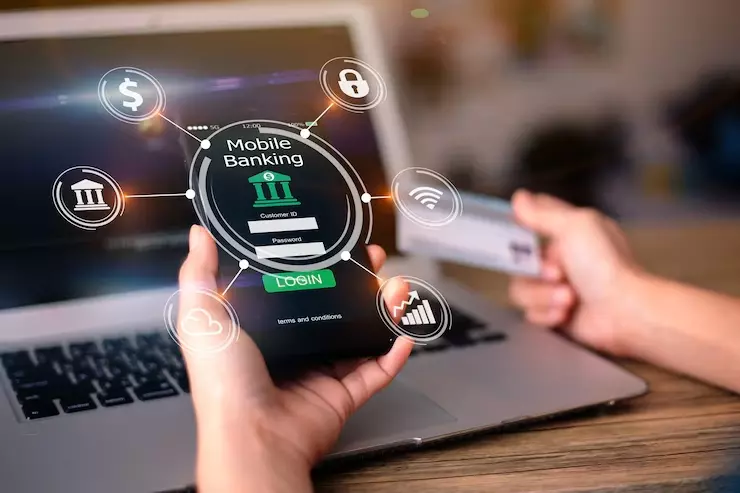 concept-banque-ligne-mobile-gros-plan-mains-feminines-utilisant-telephone-portable-tenant-carte-cred.webp