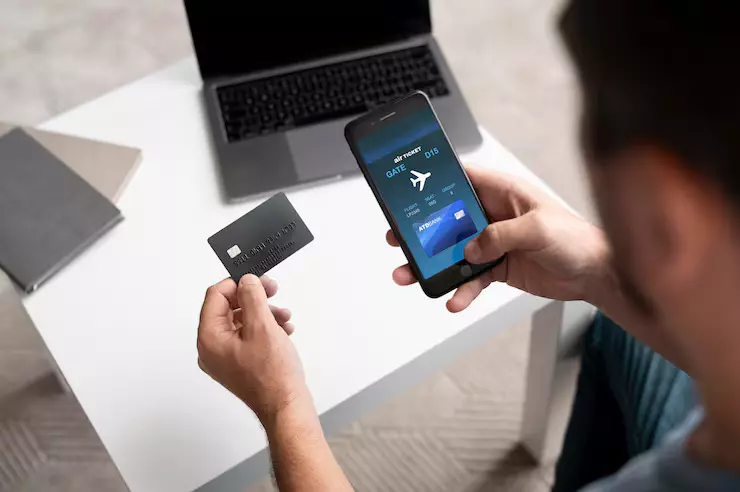 homme-utilisant-assistant-numerique-son-smartphone-23-2149107950.webp